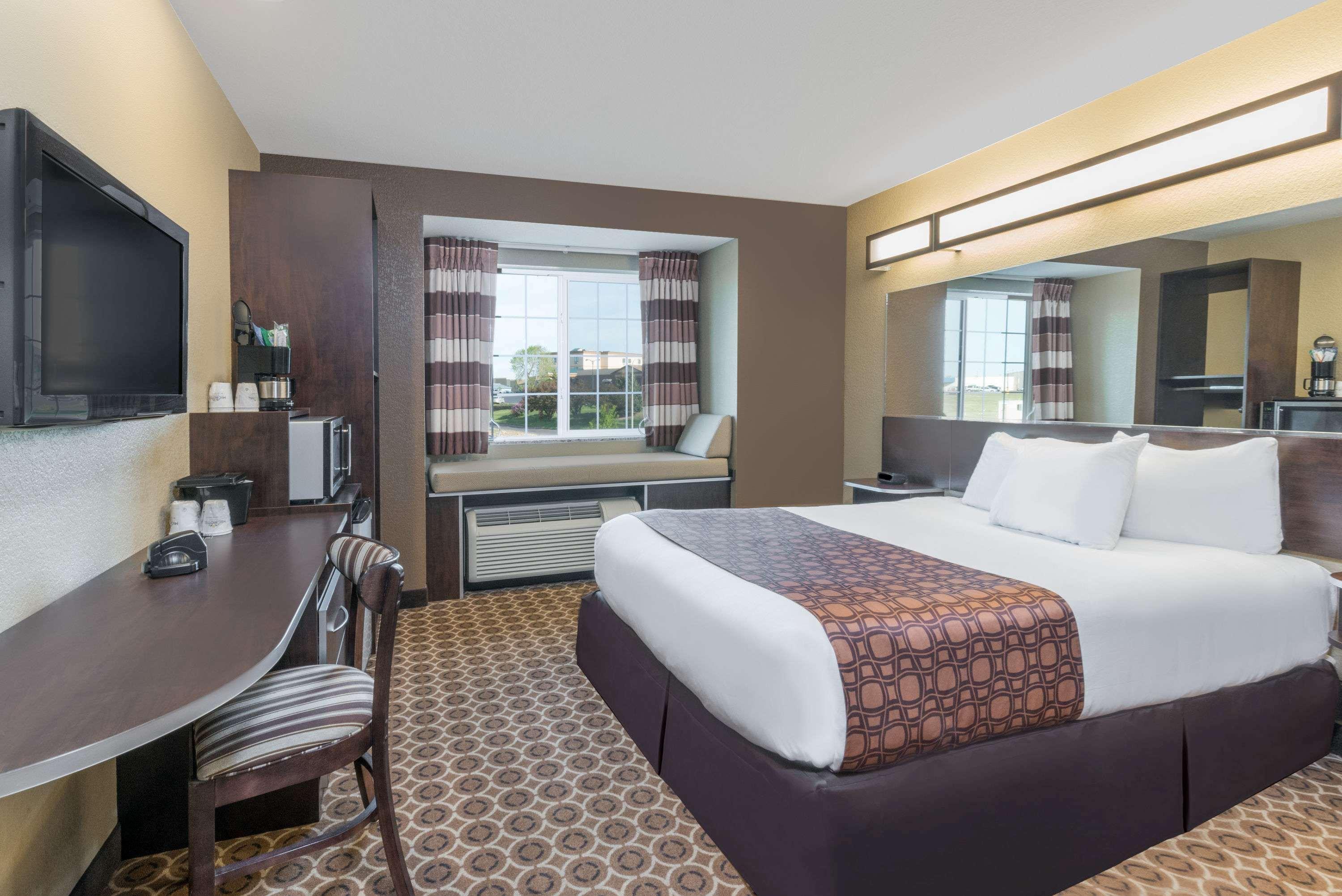 Microtel Inn & Suites By Wyndham Dickinson Exterior photo