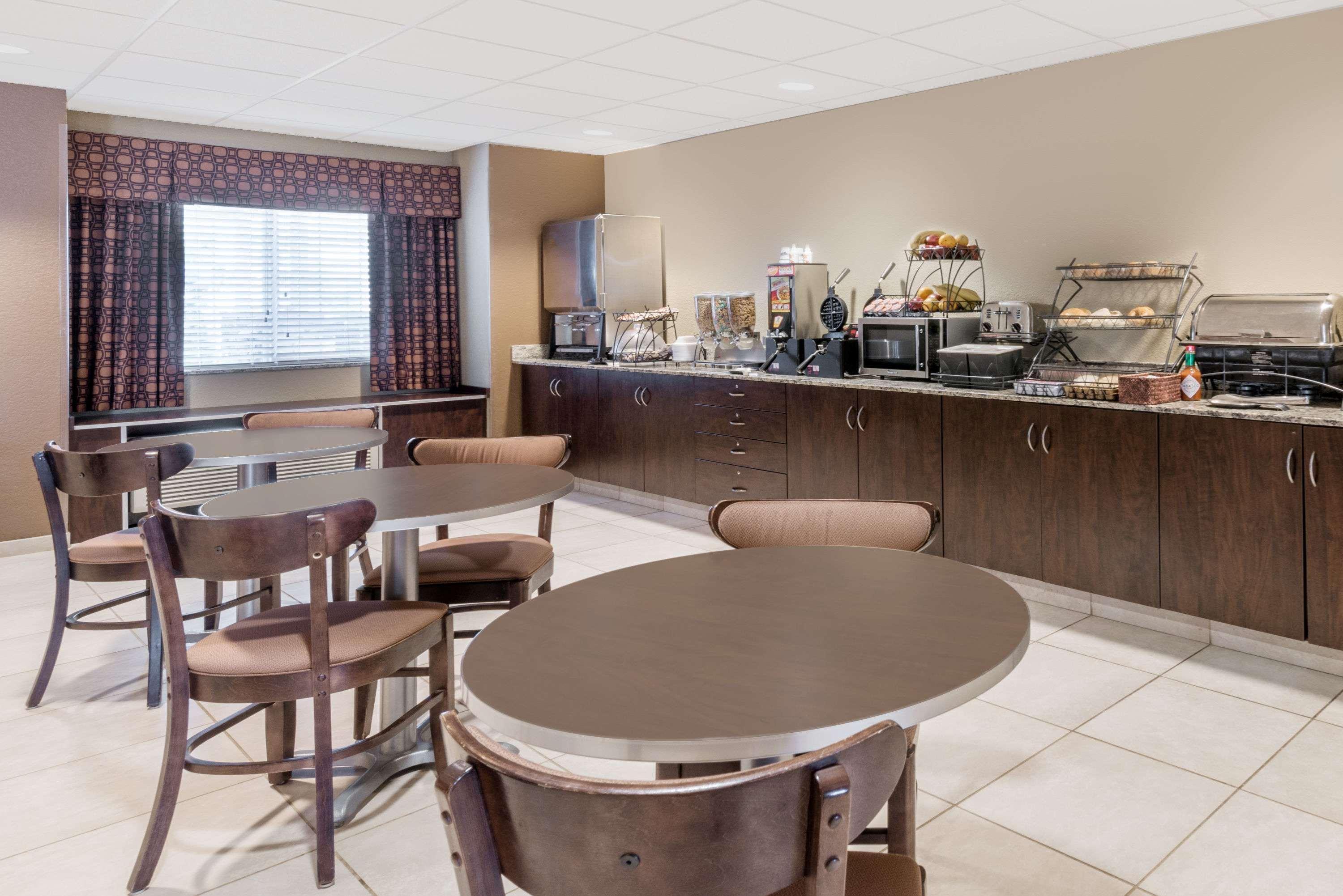 Microtel Inn & Suites By Wyndham Dickinson Exterior photo